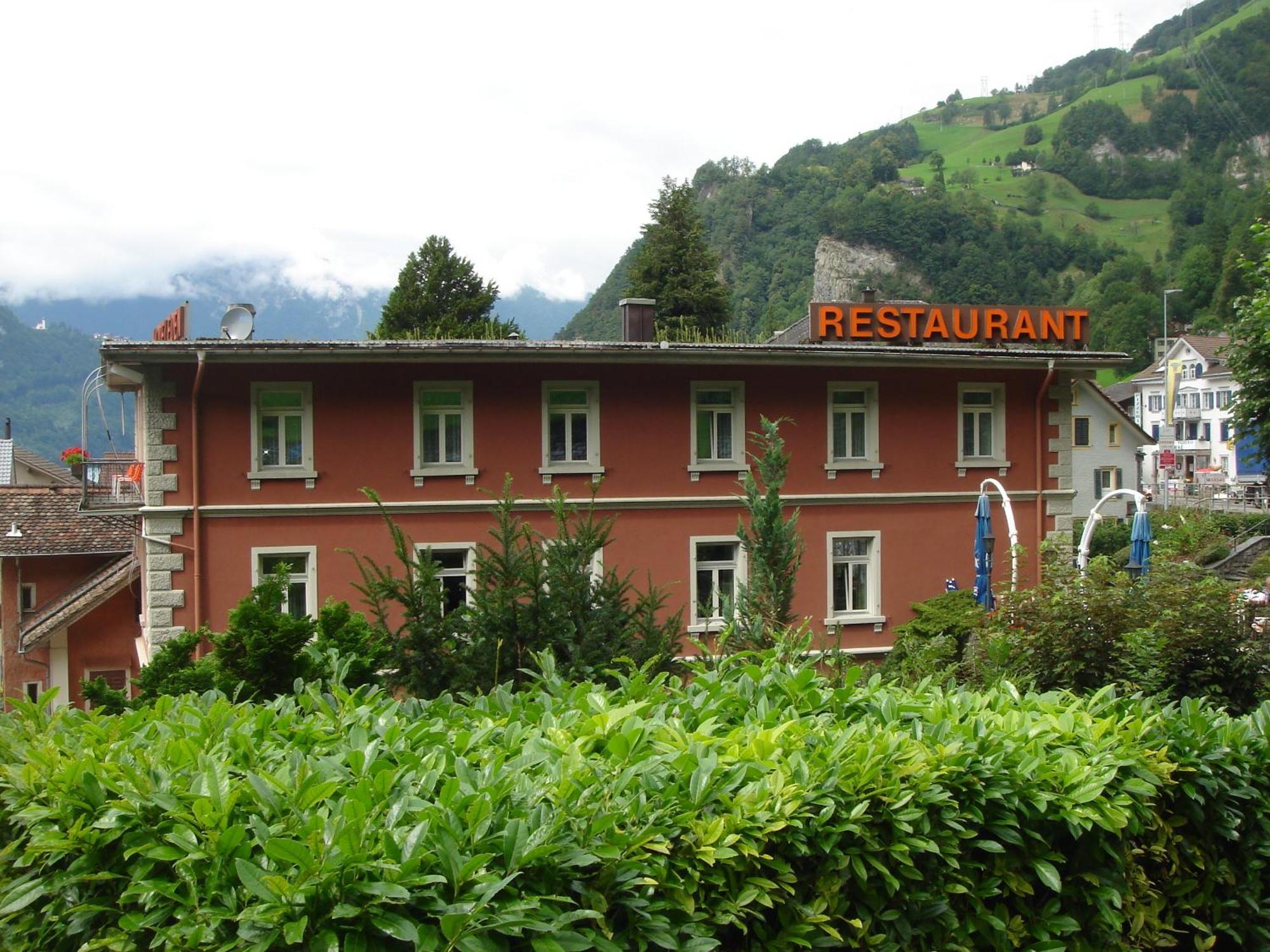 Hotel Eden Sisikon ภายนอก รูปภาพ